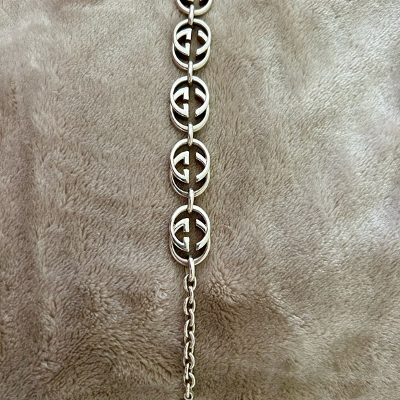 Gucci Britt GG Logo Silver Bracelet - Picture 2 of 7
